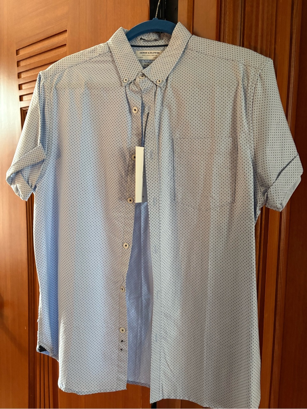 Denim & Flower Light Blue Microdot Short Sleeve Button-Down Shirt in a Large